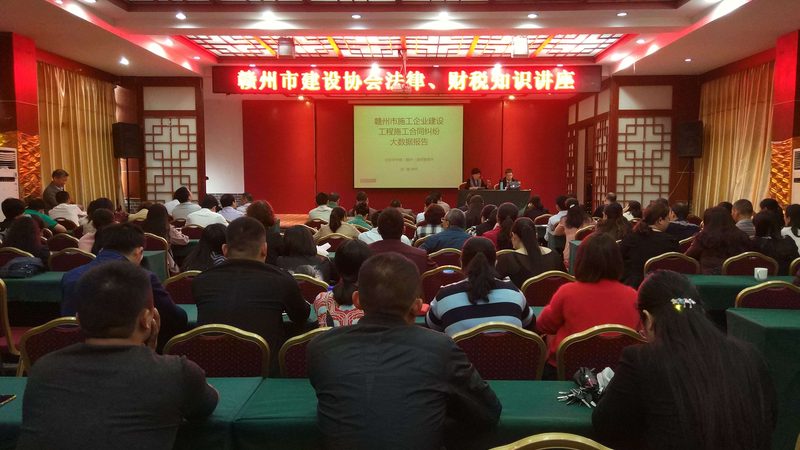 注册公司需要具备相应资质的会计人员。以下是一些常见资质要求：